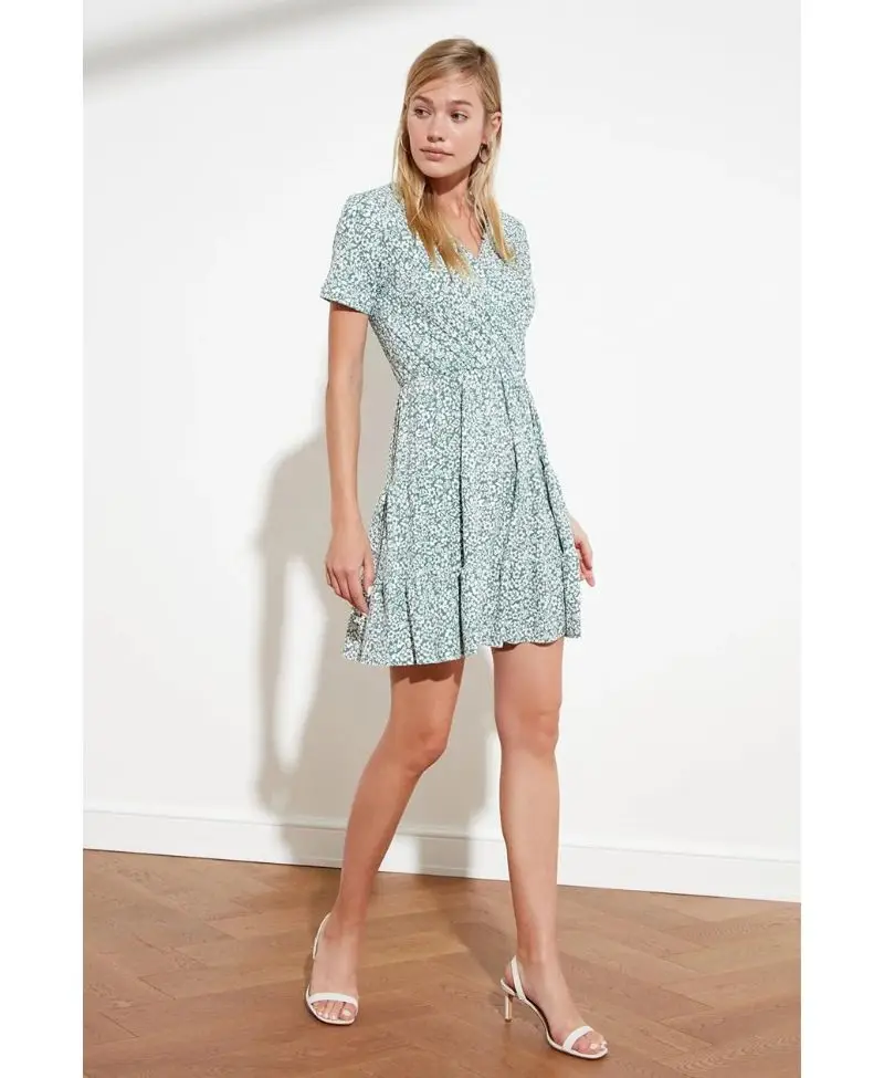 Yeşil V Yaka Çiçek Desenli Örme Elbise Yeşil V Yaka Çiçek Desenli Örme Elbise