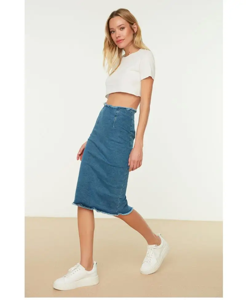 Mavi Etek Ucu Püsküllü Denim Etek Mavi Etek Ucu Püsküllü Denim Etek