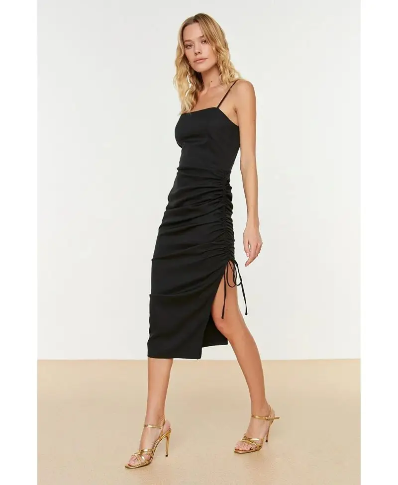 Siyah Yırtmaç Detaylı Drapeli Elbise