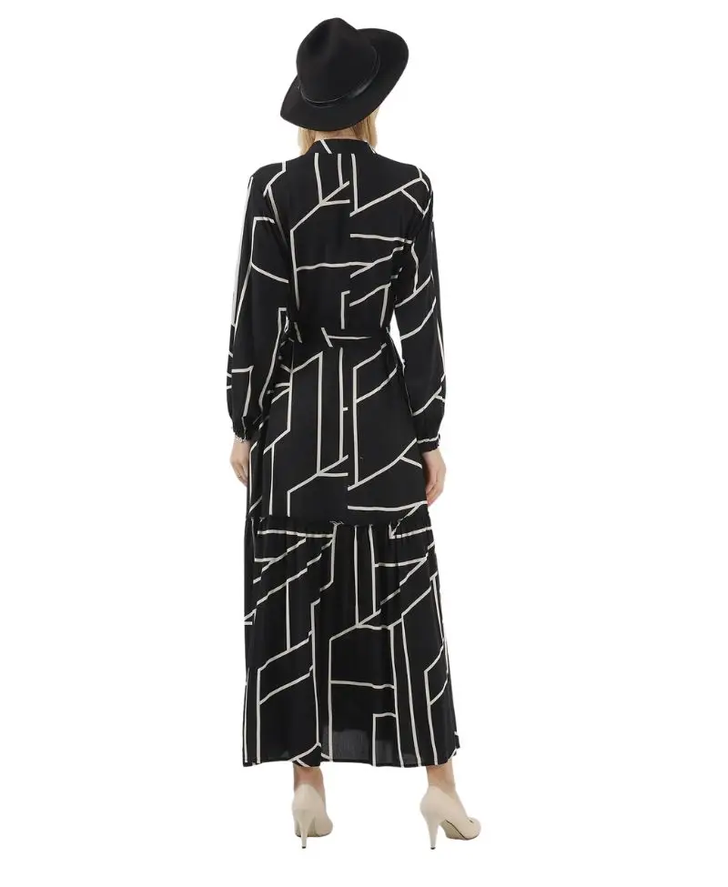 Siyah Desenli Eteği Fırfırlı Uzun Viskon Vual Patlı Tesettür Elbise 